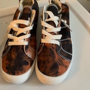 Printed sneakers